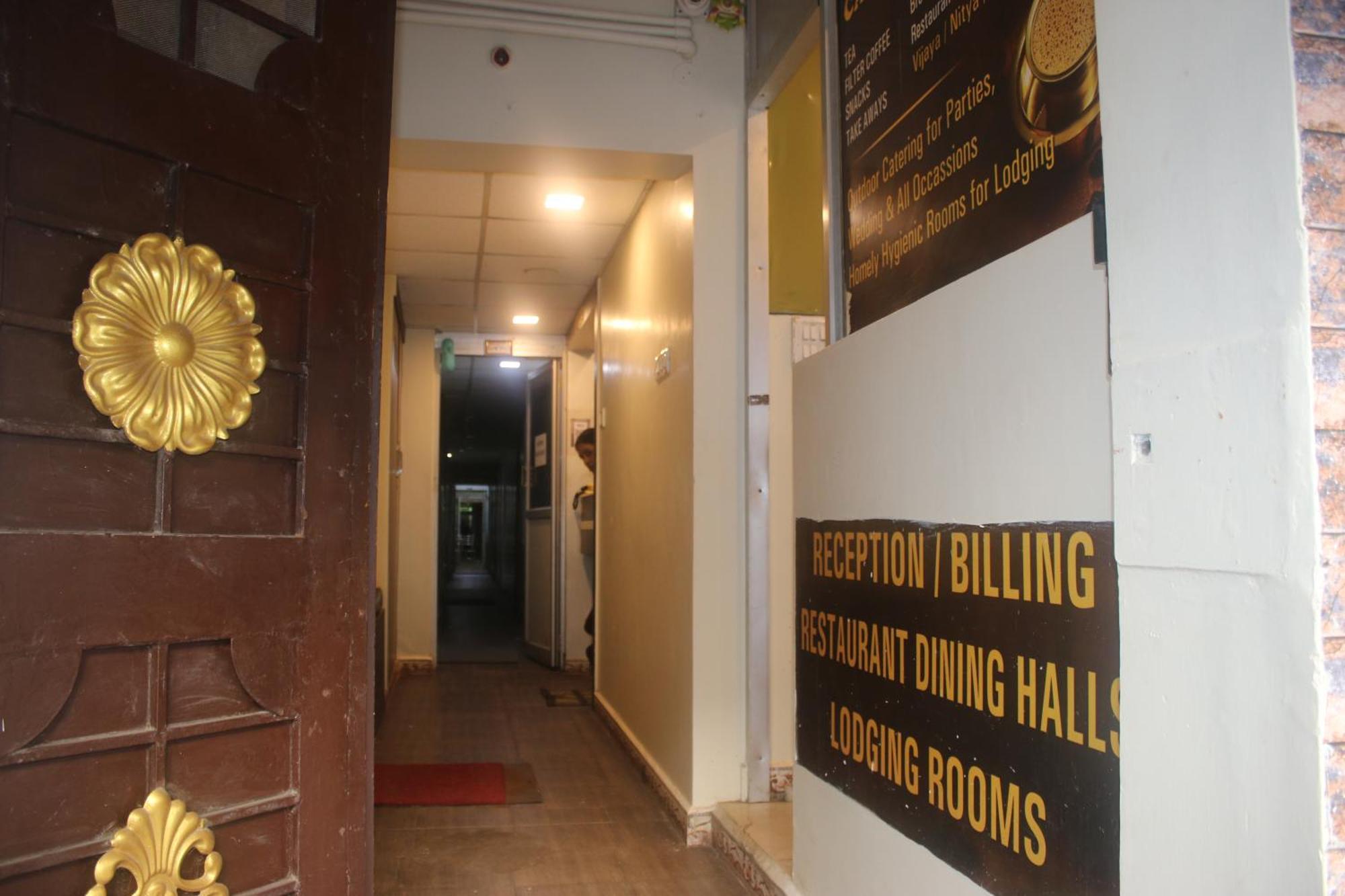 Hotel Sikara, Kumbakonam Zewnętrze zdjęcie